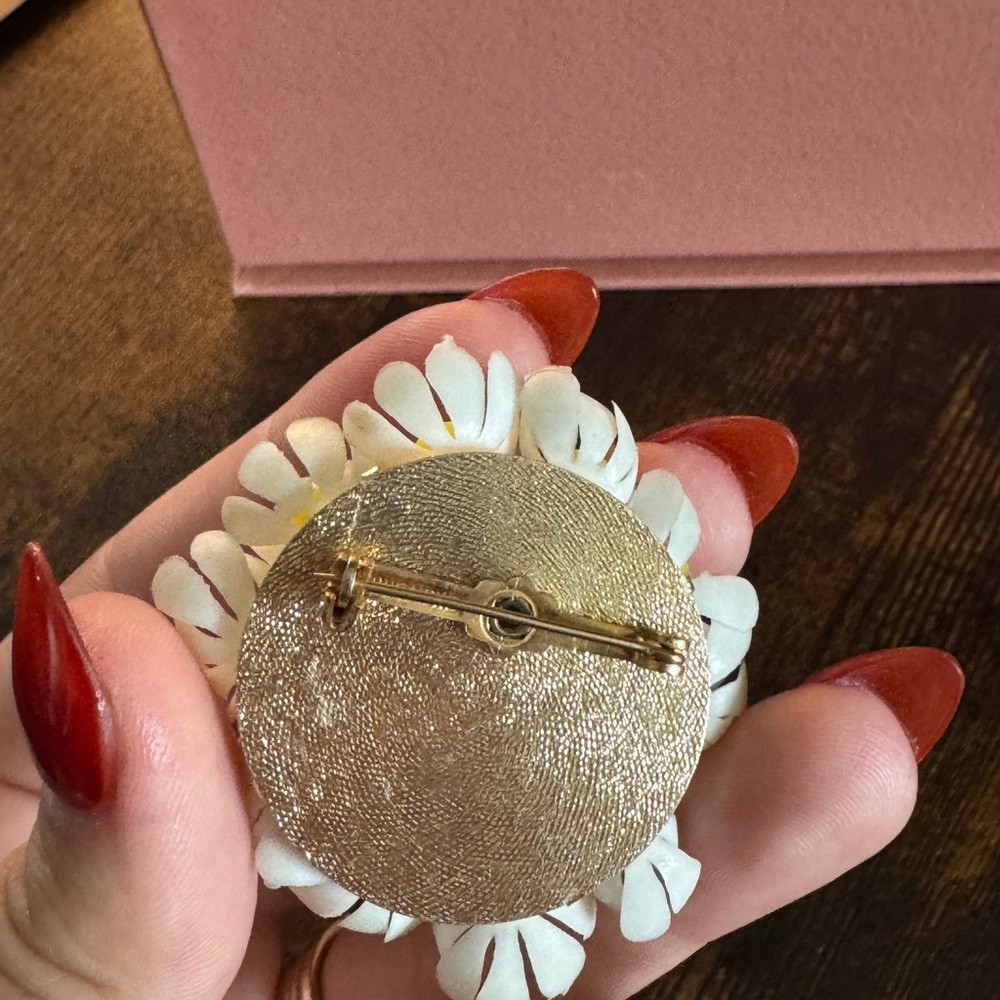White and Yellow Floral Brooch - Picture 2 of 3